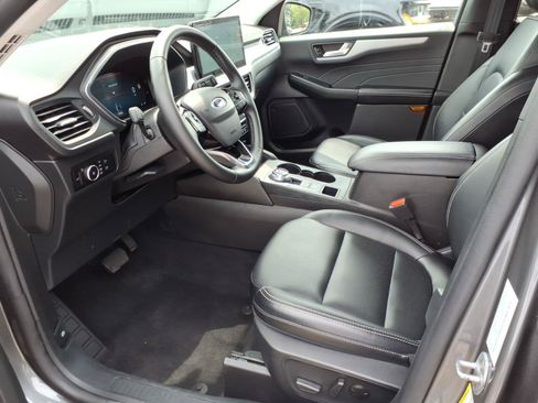 Used 2025 Ford Escape Platinum AWD/4WD image 11
