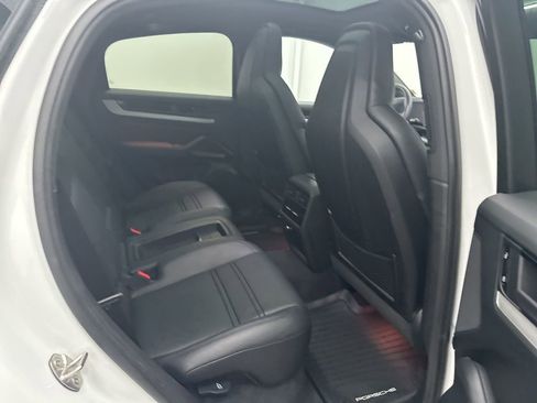 Used 2024 Porsche Cayenne Coupe image 26