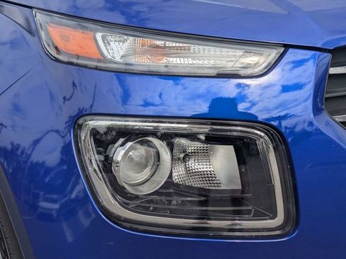 Used 2025 Hyundai Venue SEL image 9