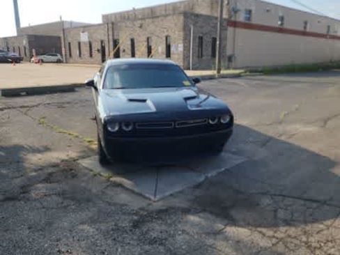 Used 2018 Dodge Challenger SXT RWD image 5