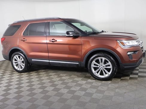 Used 2018 Ford Explorer XLT w/ Equipment Group 202A image 16
