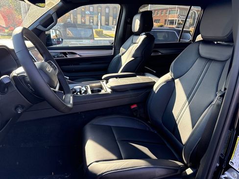 New 2025 Jeep Wagoneer Series II image 9