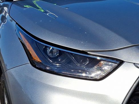 Certified 2024 Toyota Highlander XLE image 10