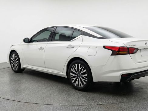 Used 2025 Nissan Altima 2.5 SV image 6