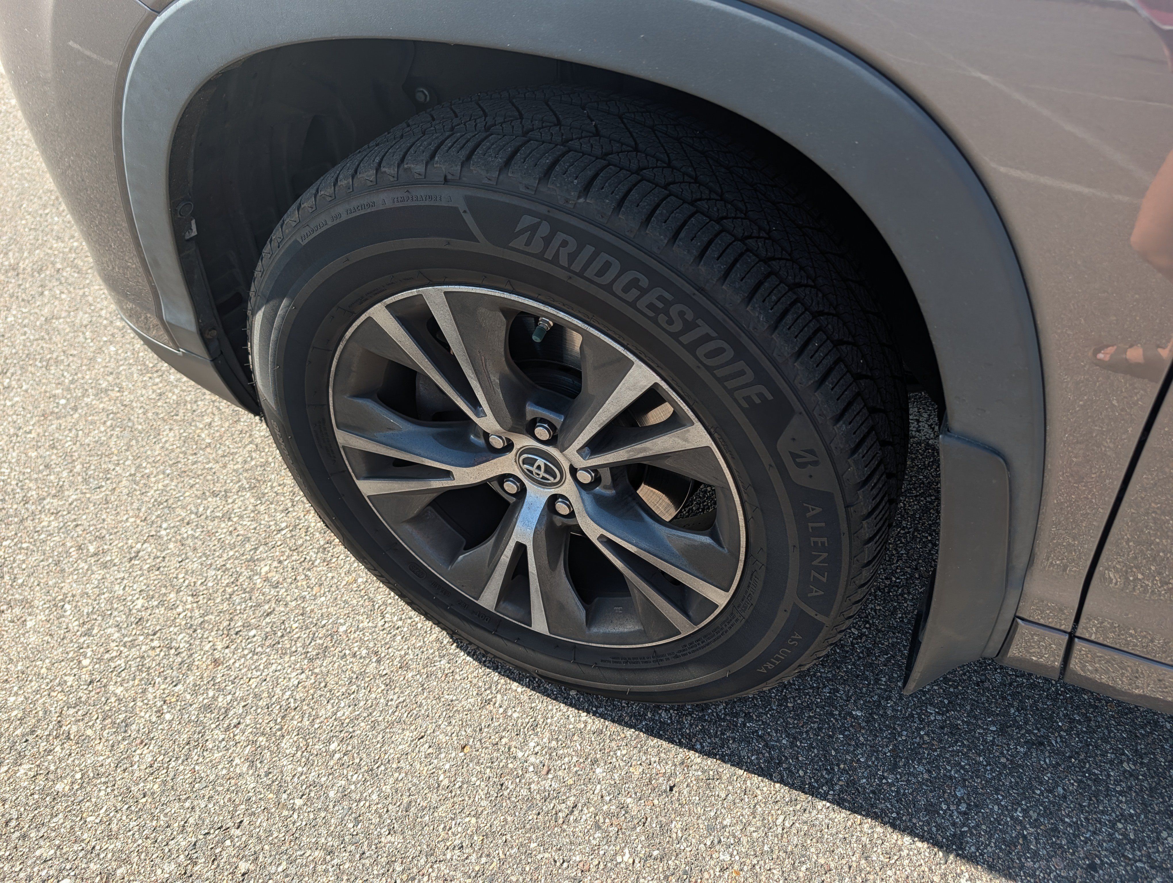 Used 2018 Toyota Highlander LE AWD/4WD image 6