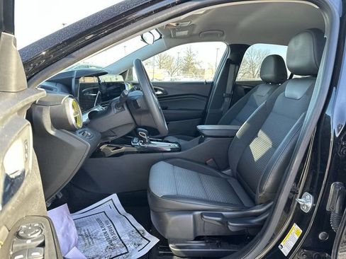 Used 2024 Chevrolet Trax LT image 19