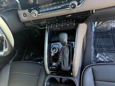 Used 2023 GMC Canyon Denali image 47