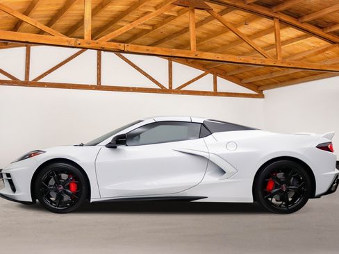 Used 2021 Chevrolet Corvette Stingray Premium Conv w/ Z51 Performance Package RWD image 3