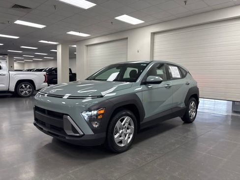 Used 2024 Hyundai Kona SE FWD image 3