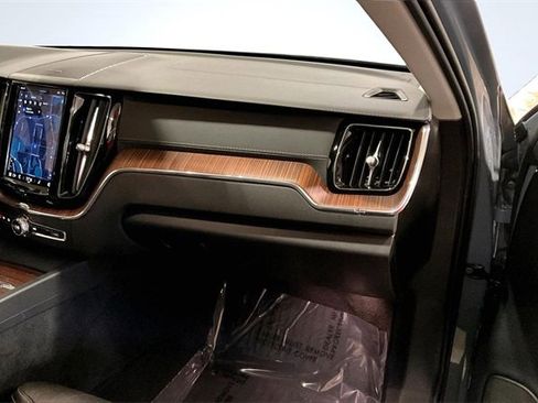 Certified 2023 Volvo XC60 B5 Ultimate w/ Climate Package image 18