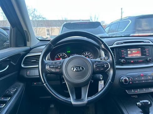 Used 2016 Kia Sorento LX w/ LX Convenience Package image 10