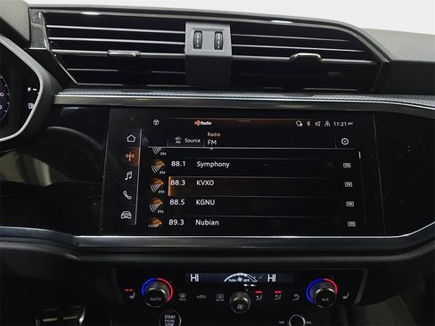 Certified 2025 Audi Q3 2.0T Premium Plus w/ Premium Plus Package image 24