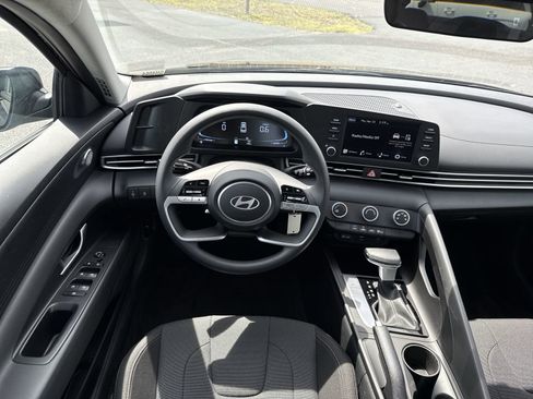 New 2026 Hyundai Elantra SE FWD image 15