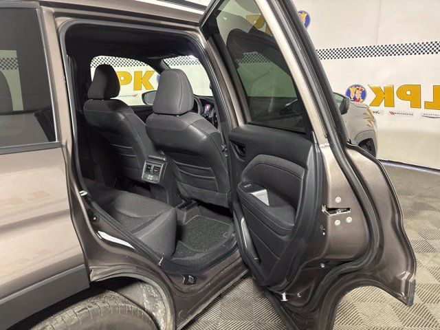 Used 2025 Subaru Forester Premium AWD/4WD image 16