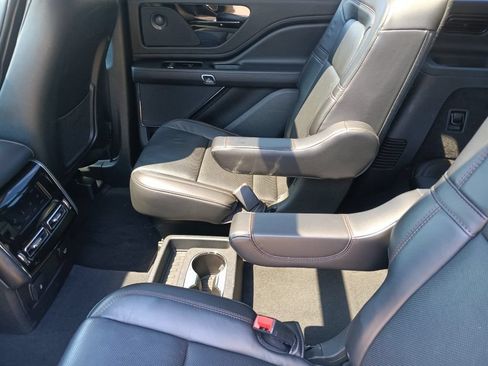 Used 2023 Lincoln Aviator Reserve AWD/4WD image 18