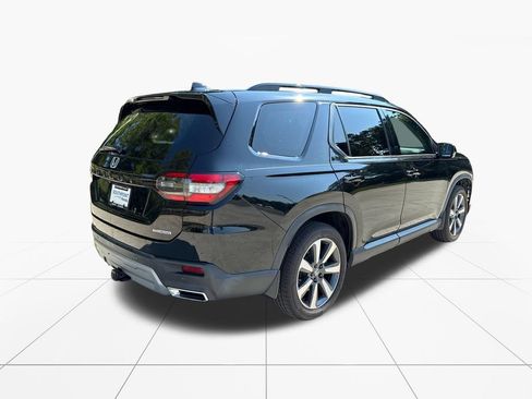 Used 2024 Honda Pilot Touring image 8