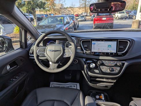 New 2026 Chrysler Pacifica Select image 11