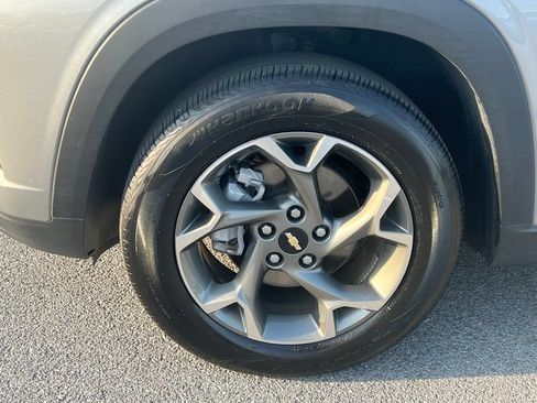 Used 2025 Chevrolet Trax LT FWD image 13