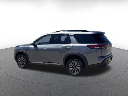 Used 2025 Nissan Pathfinder SV AWD/4WD image 10