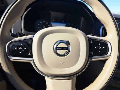 Used 2022 Volvo XC90 T6 Inscription w/ Advanced Package image 10