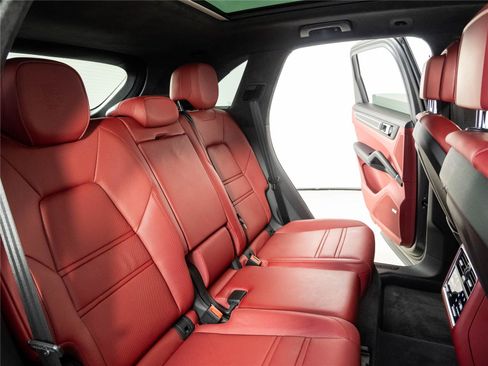 Certified 2023 Porsche Cayenne GTS AWD/4WD image 23