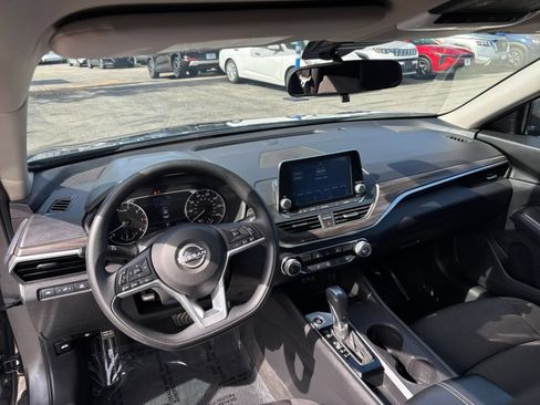 Used 2025 Nissan Altima 2.5 SV FWD image 29