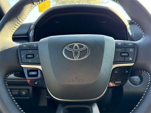 Used 2025 Toyota Camry SE image 28