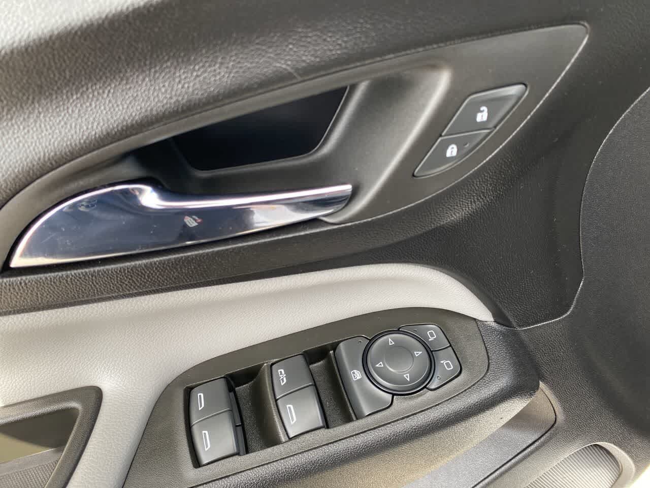 Used 2023 Chevrolet Equinox LS w/ LS Convenience Package AWD/4WD image 13