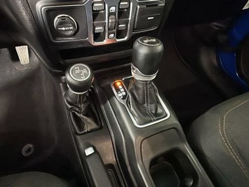 Used 2024 Jeep Wrangler Unlimited w/ Convenience Group AWD/4WD image 20