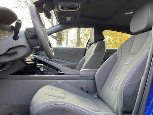 Used 2025 Hyundai Elantra SEL image 25