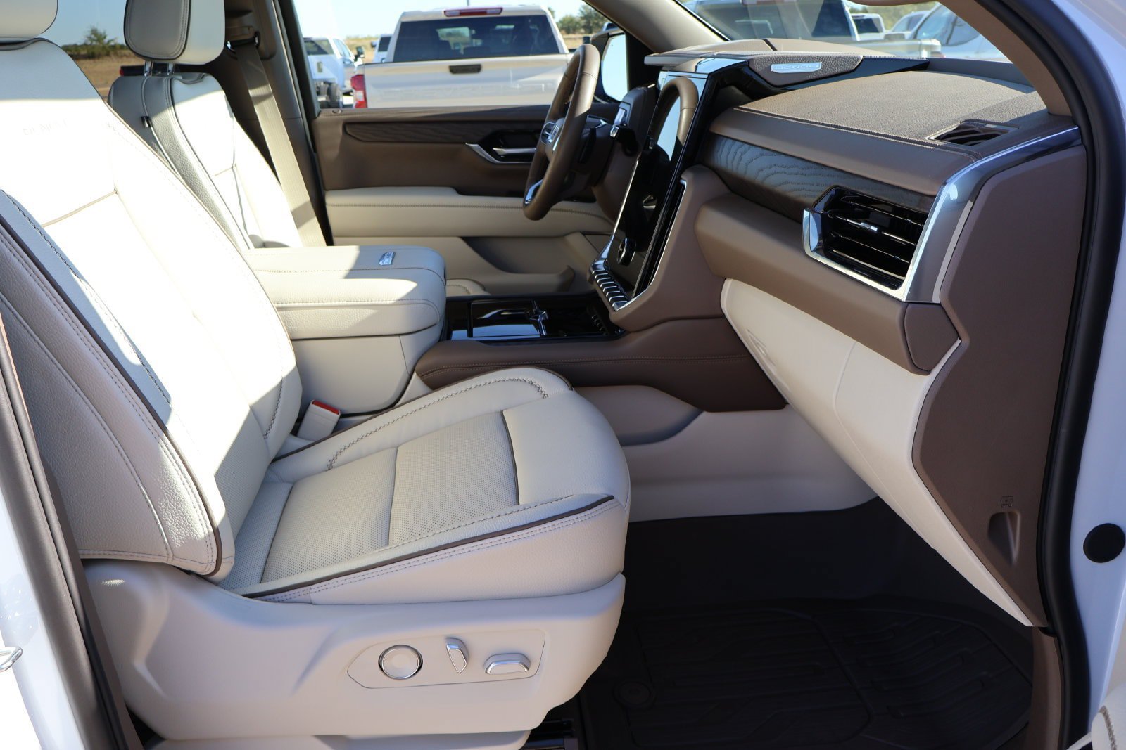New 2026 GMC Yukon Denali w/ Sun & Power Step Package AWD/4WD image 14