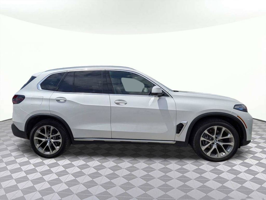 Used 2024 BMW X5 xDrive40i w/ Premium Package AWD/4WD image 2
