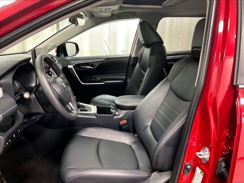 Used 2025 Toyota RAV4 XLE Premium image 10