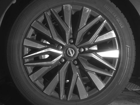 Used 2025 Nissan Altima 2.5 SV FWD image 12