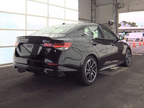 Used 2024 Nissan Sentra SR FWD image 7
