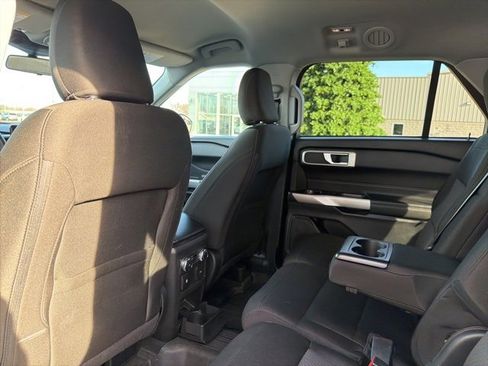 Used 2022 Ford Explorer XLT image 37