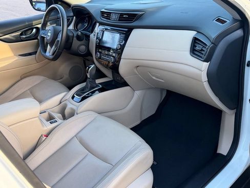 Used 2018 Nissan Rogue SL w/ Premium Package AWD/4WD image 18