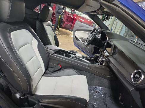 Used 2024 Chevrolet Camaro LT w/ Technology Package RWD image 10