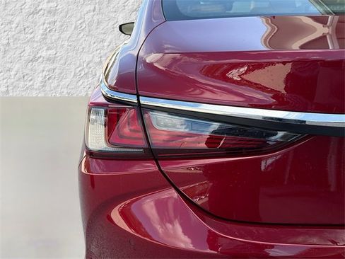 Used 2025 Lexus ES 350 w/ Premium Package image 10