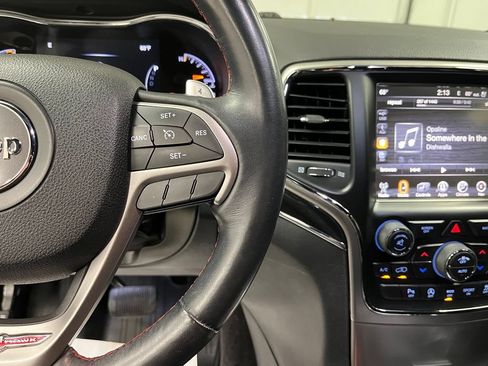 Used 2017 Jeep Grand Cherokee Trailhawk AWD/4WD image 30