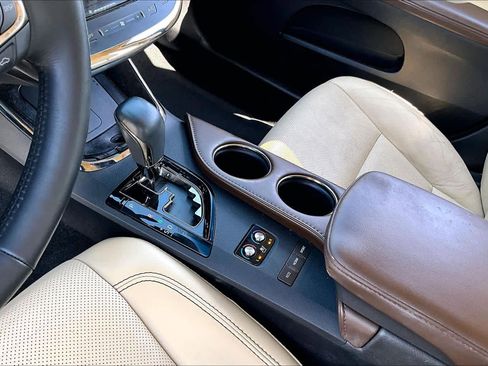 Used 2017 Toyota Avalon Limited image 15