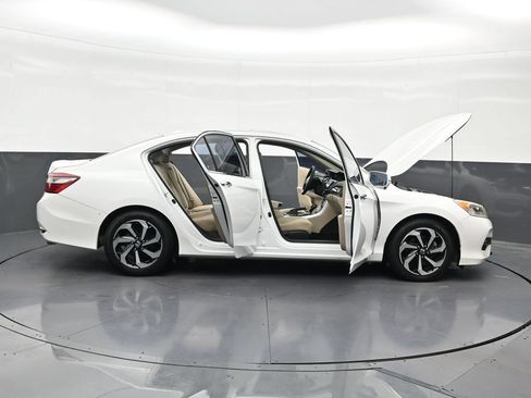 Used 2017 Honda Accord EX image 33