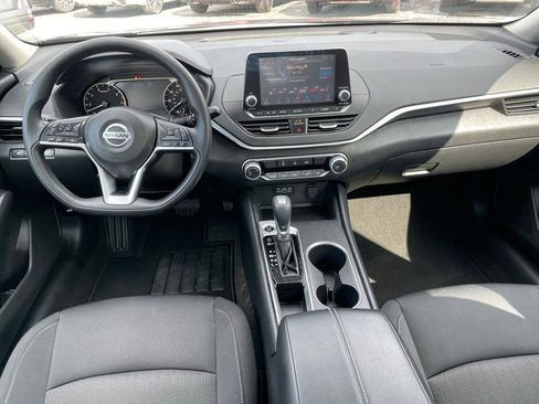 Certified 2023 Nissan Altima 2.5 SV FWD image 11