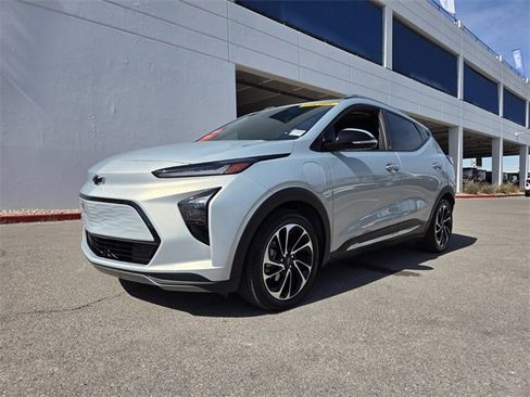 Used 2022 Chevrolet Bolt EUV Premier w/ Sun & Sound Package image 2