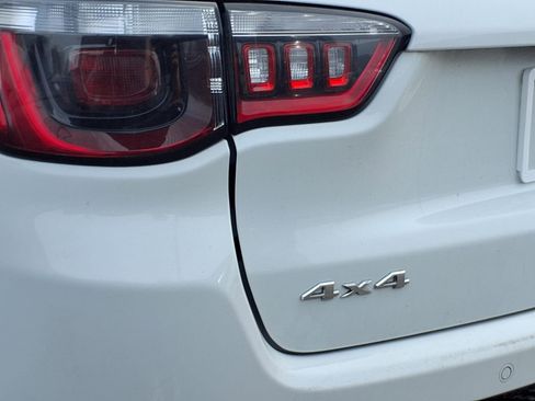 Used 2024 Jeep Compass Limited image 7