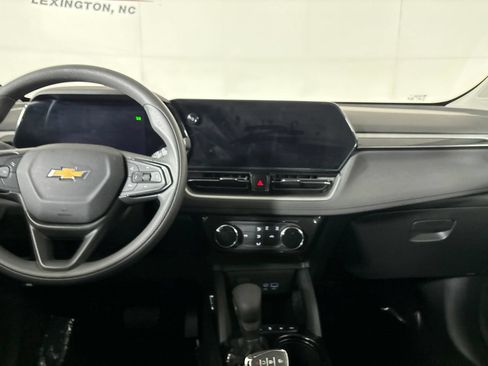 Used 2024 Chevrolet TrailBlazer LT AWD/4WD image 22
