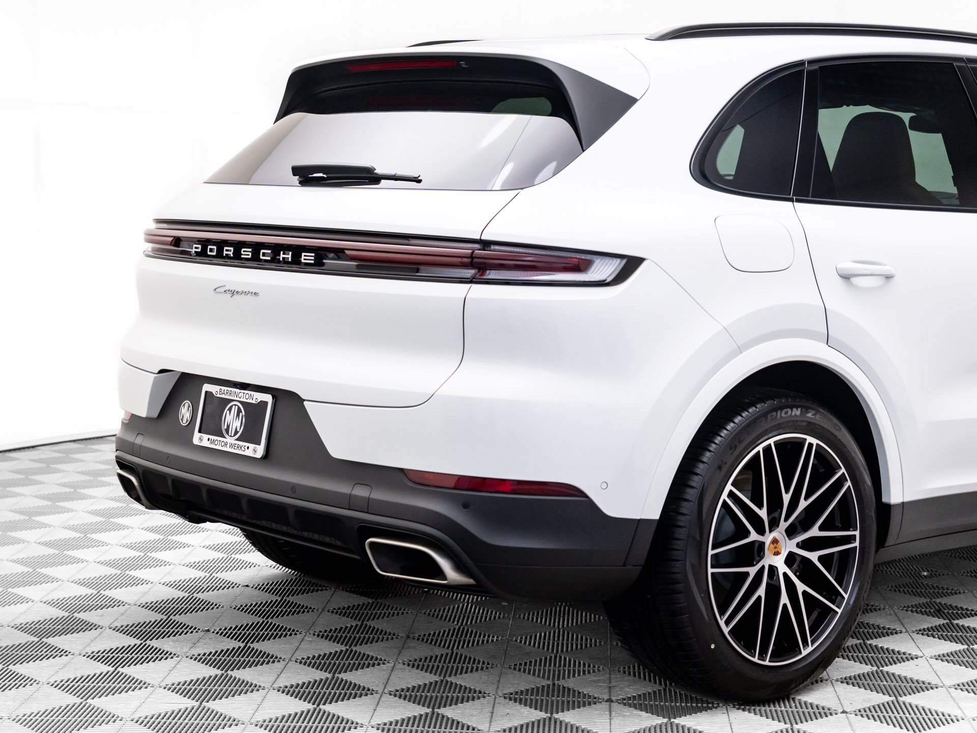 Certified 2026 Porsche Cayenne AWD/4WD image 33