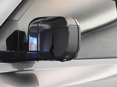 Used 2023 Land Rover Defender 90 S image 38