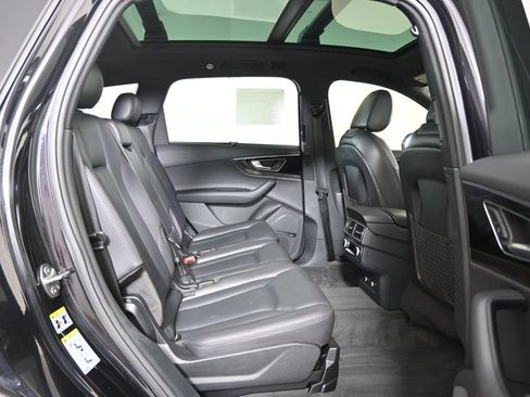 Used 2018 Audi Q7 3.0T Prestige AWD/4WD image 16