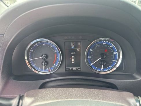 Used 2018 Toyota Corolla SE FWD image 9